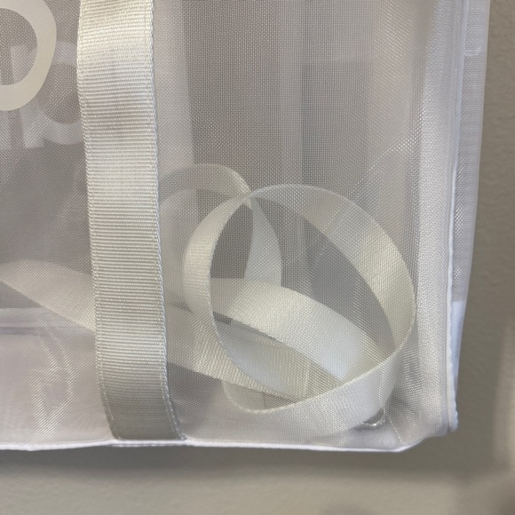 NWT ALO YOGA White Sheer Duffle Sport Travel Large Bag - Picture 6 of 9